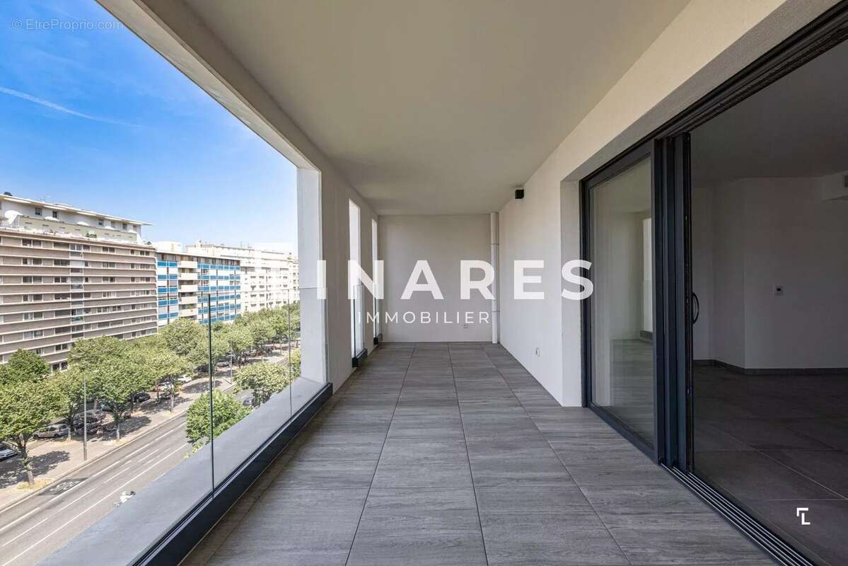 PRADO PRESTIGE - Appartement T4 de 81m2 - Terrasse de 18 m2 - 13008 PRADO - photo 2