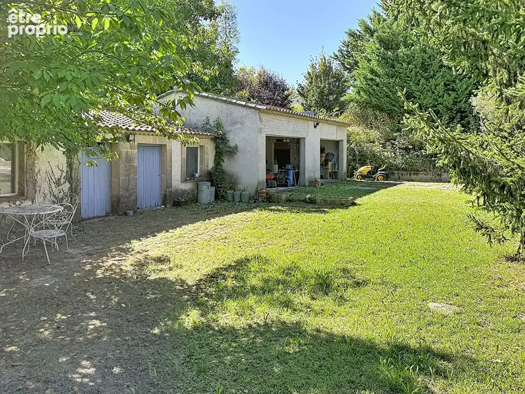 CADENET  Plain-pied, 3 chambres, piscine et terrain de 2 000 m² - photo 2