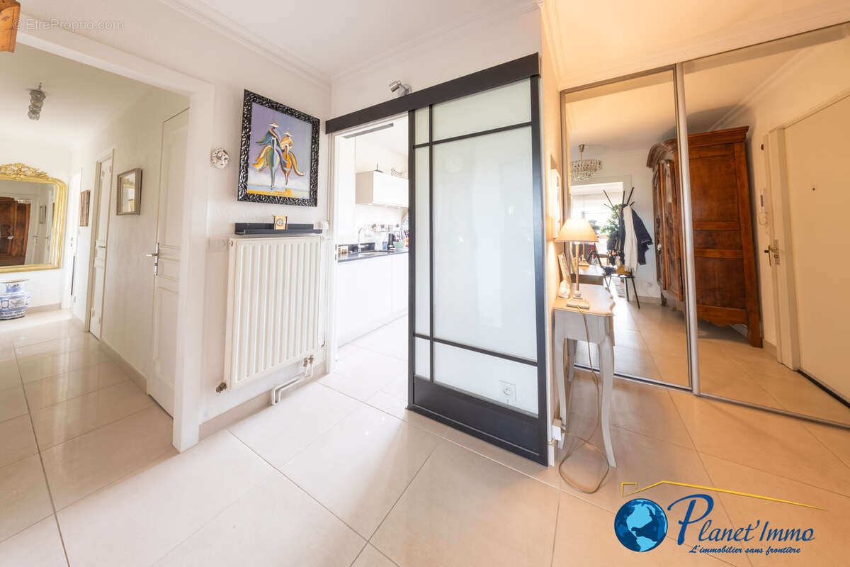 Appartement à SAINT-PRIEST-EN-JAREZ