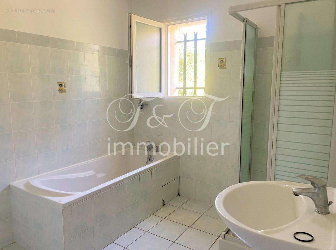 Maison à SAINT-SATURNIN-LES-APT