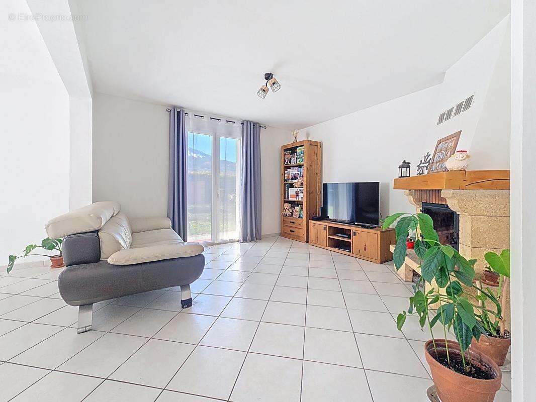 Maison à SAINT-PIERRE-EN-FAUCIGNY