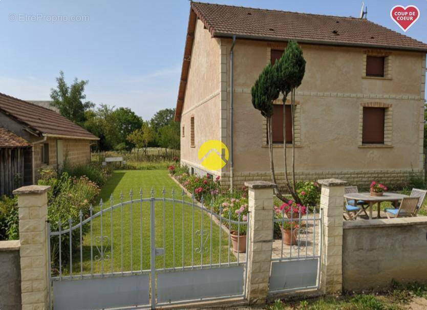 Maison à LE VEURDRE
