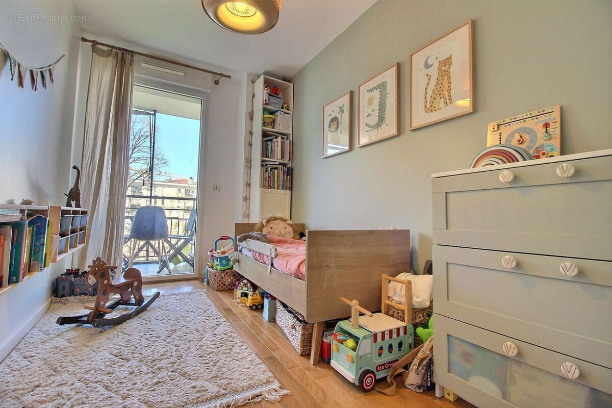 Appartement à ISSY-LES-MOULINEAUX