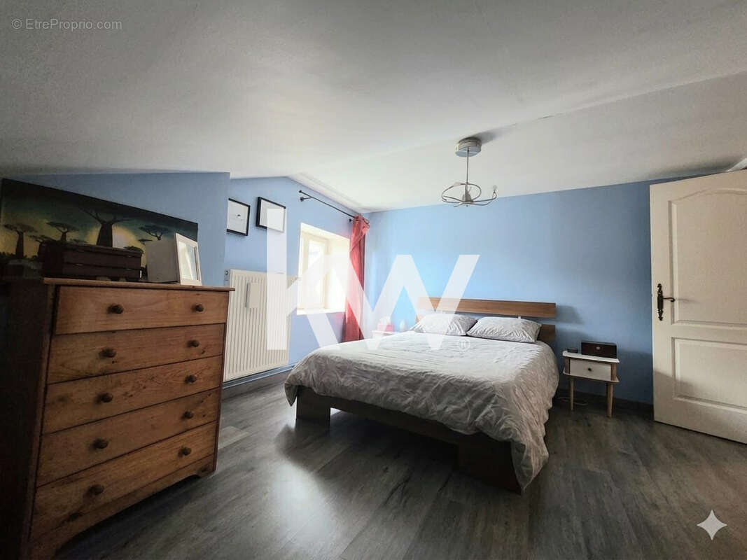 Appartement 112 m² à Le Chambon-Feugerolles  - photo 7