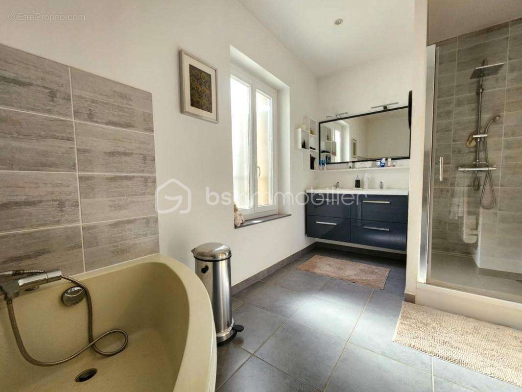Superbe appartement rénové de 121,51 m² avec trois grandes chambres - photo 9