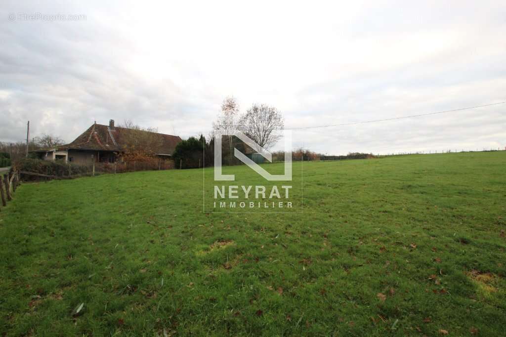 Terrain à FRONTENAUD