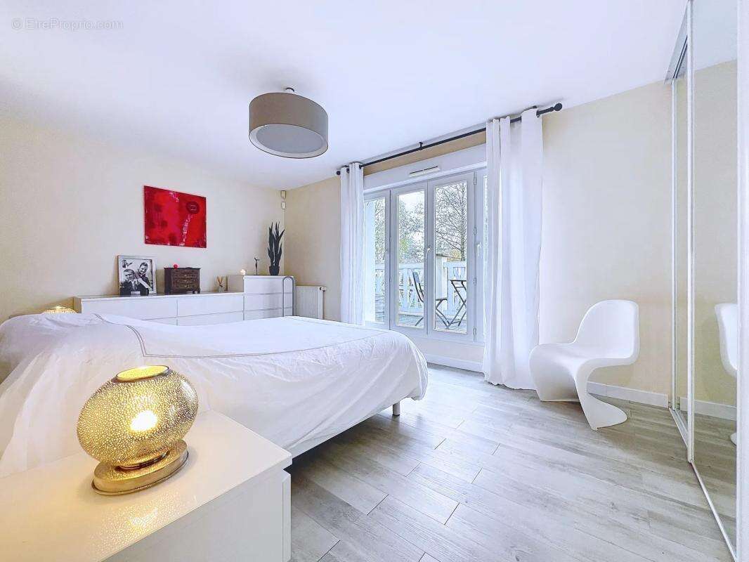 Maison à BAILLY-ROMAINVILLIERS