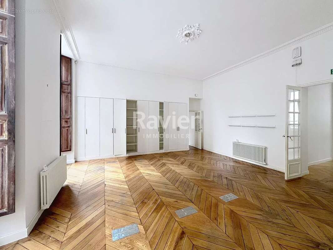 Appartement à PARIS-1E