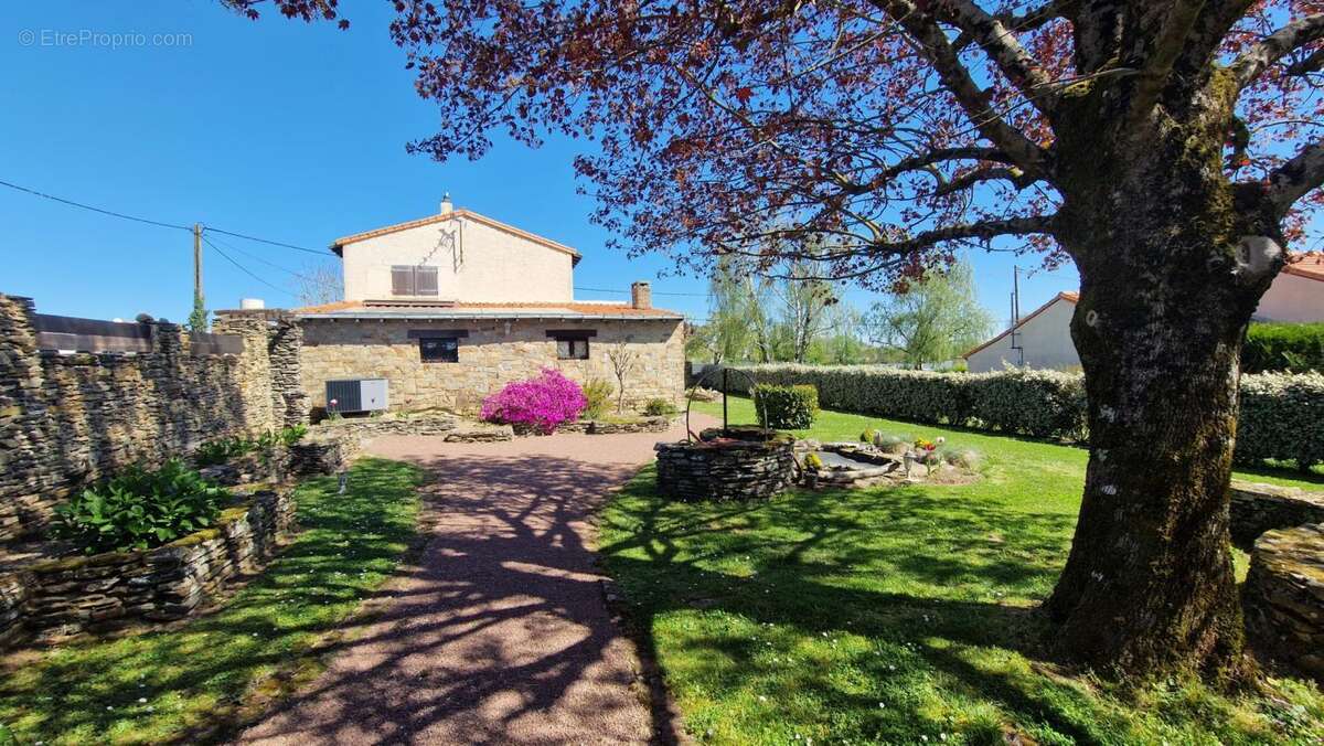 Maison à LE LOROUX-BOTTEREAU