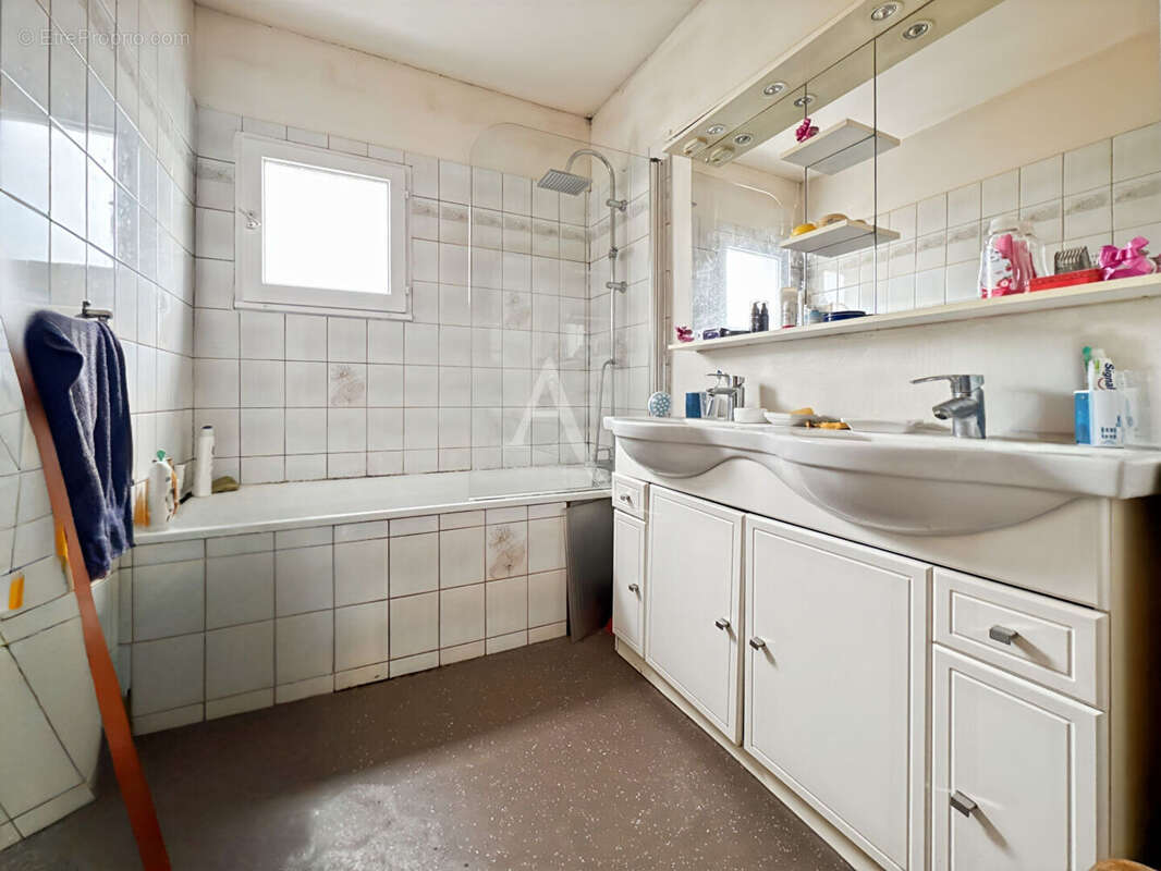 Maison à JOUY-LE-MOUTIER