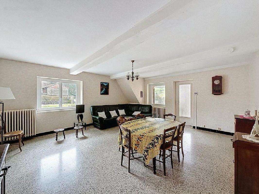 Maison à VAUX-EN-PRE