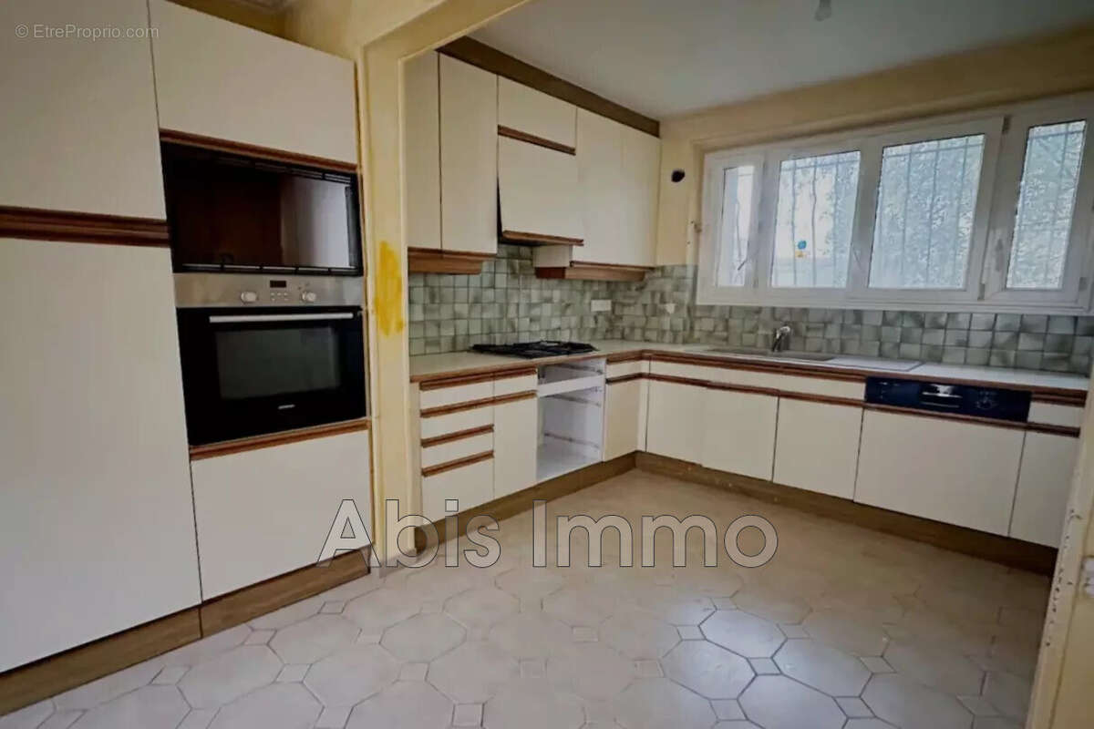 Maison à LE PERRAY-EN-YVELINES