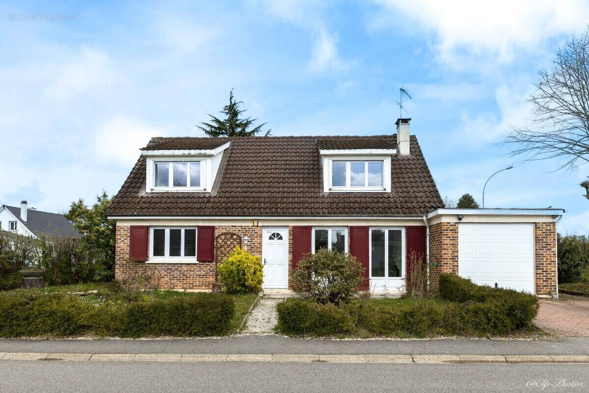 Maison à LE MESNIL-SAINT-DENIS