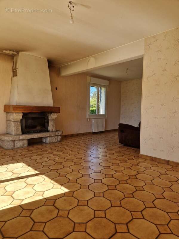 Maison à POMMERIT-LE-VICOMTE