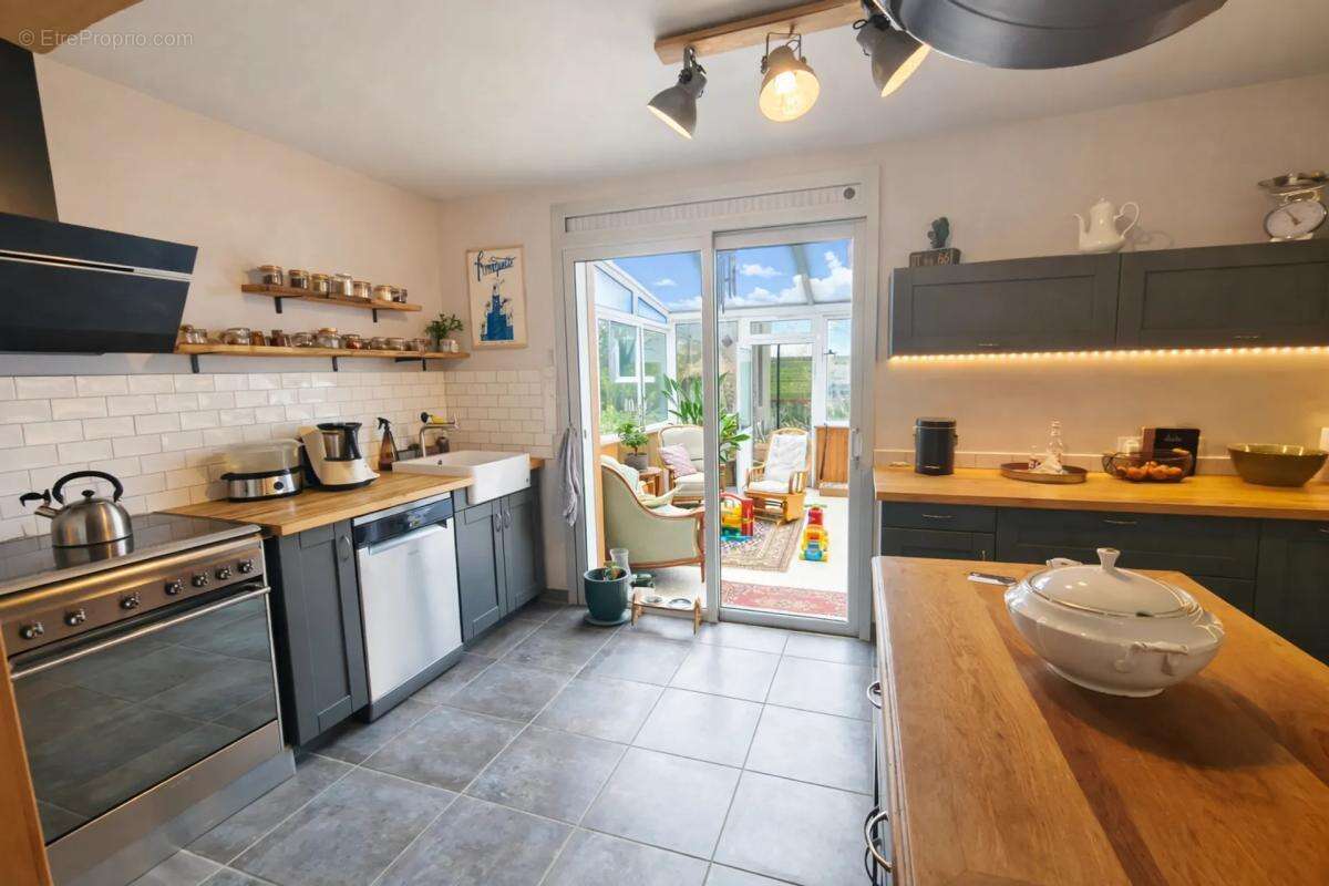 Maison à SAINT-MACAIRE-EN-MAUGES