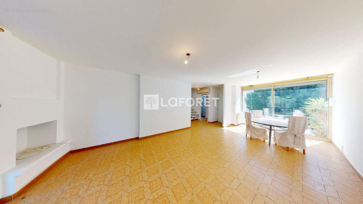 Appartement à LA FARE-LES-OLIVIERS