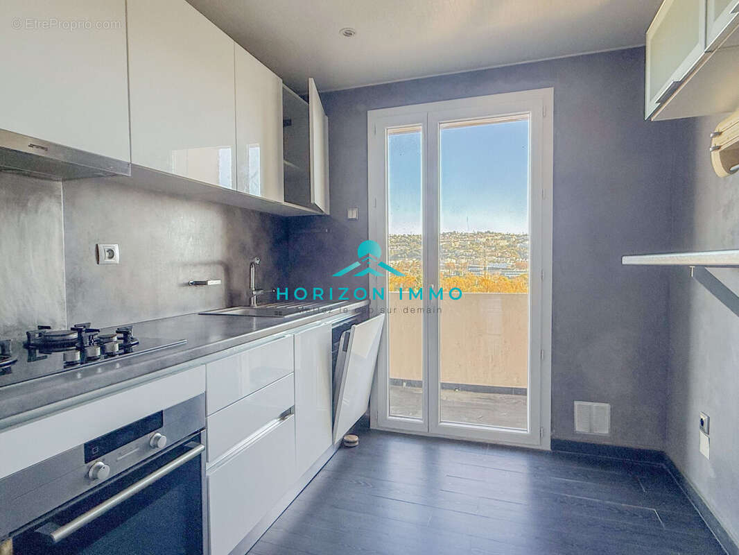 Appartement à SAINT-LAURENT-DU-VAR