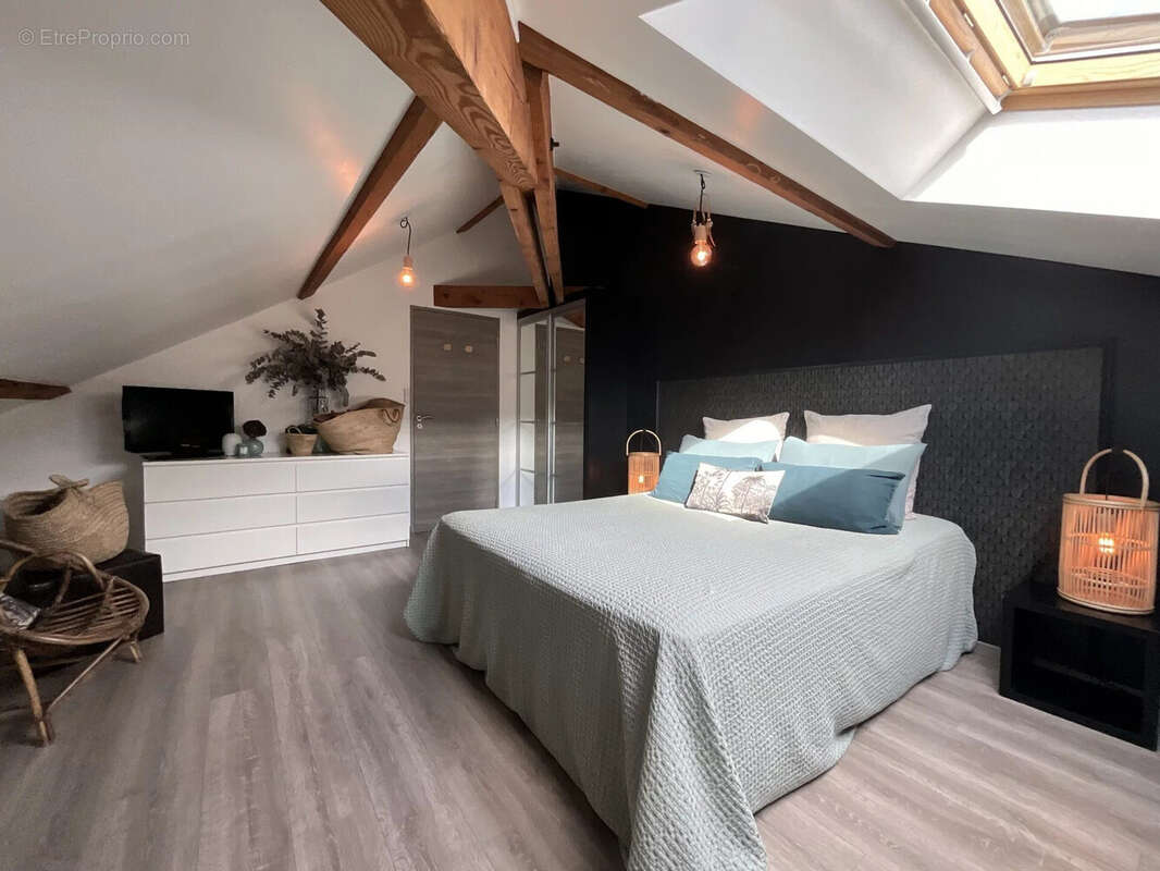 Appartement à BRISON-SAINT-INNOCENT