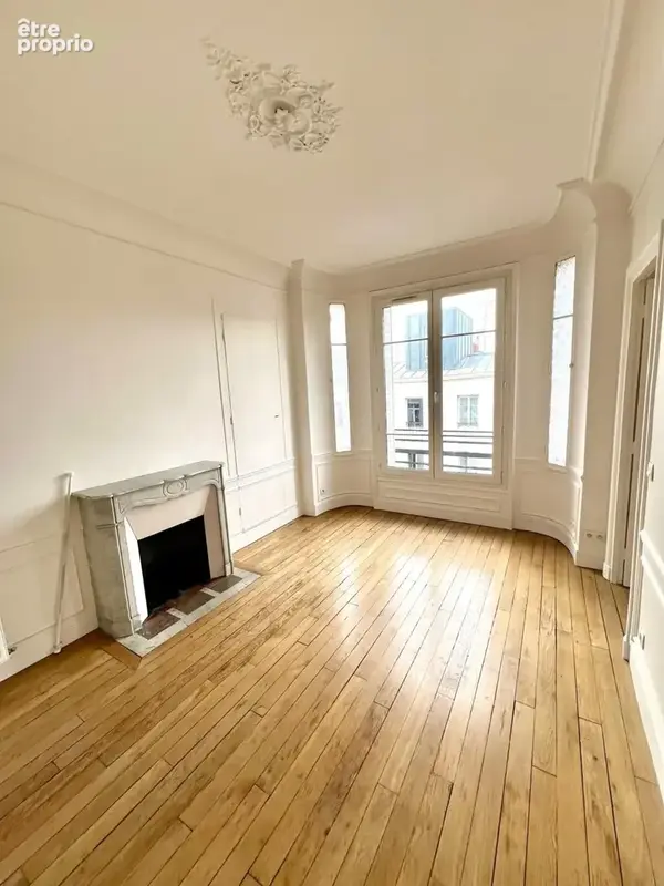 Appartement bourgeois de type 3 pièces dans un bel immeuble au pied du métro mairie des lilas ( 93260 ) - photo 3
