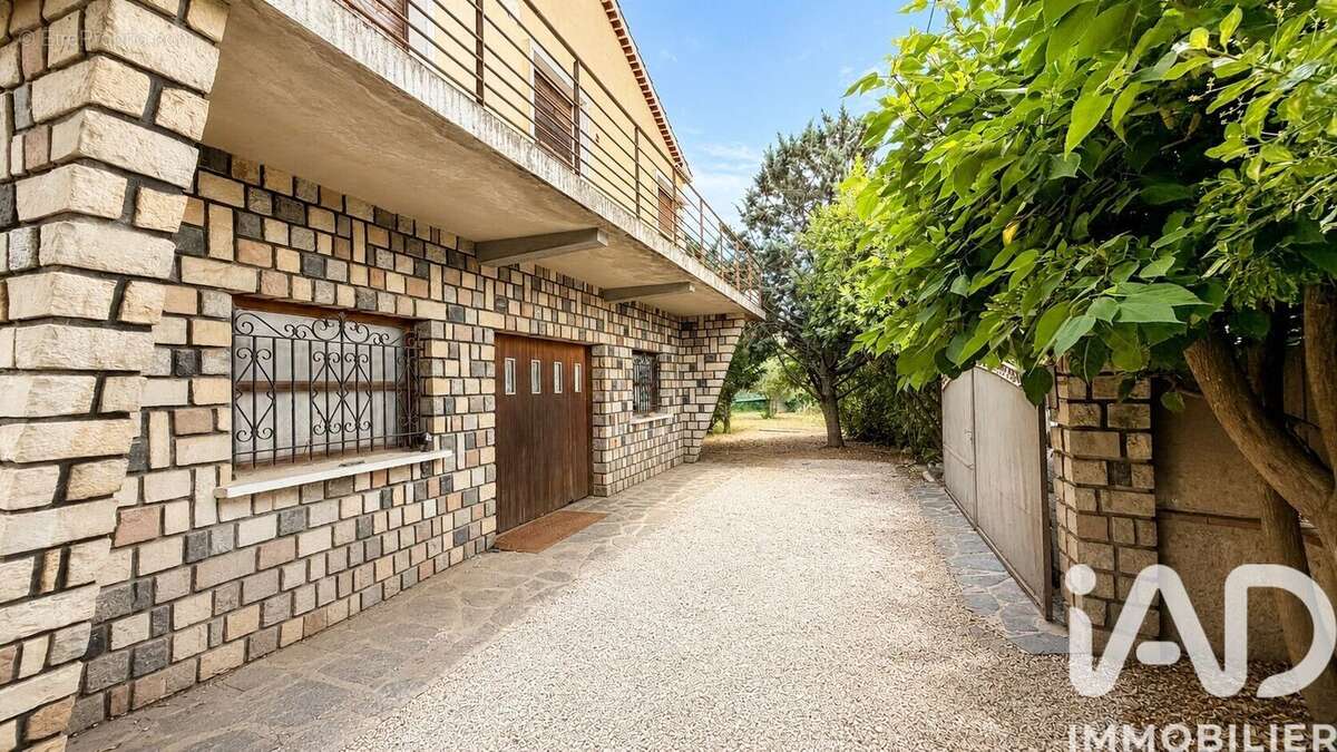 Maison 170 m² à La Crau  - photo 2