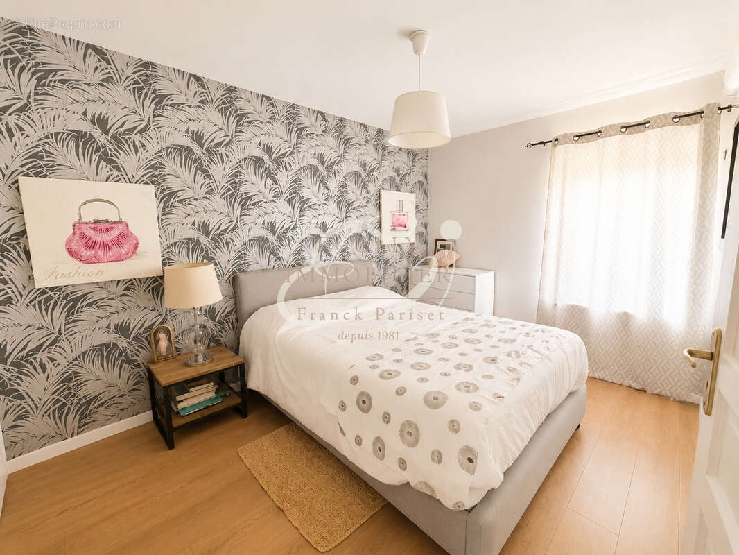 Maison d'exception de 219 m2, deux garages et piscine - photo 10