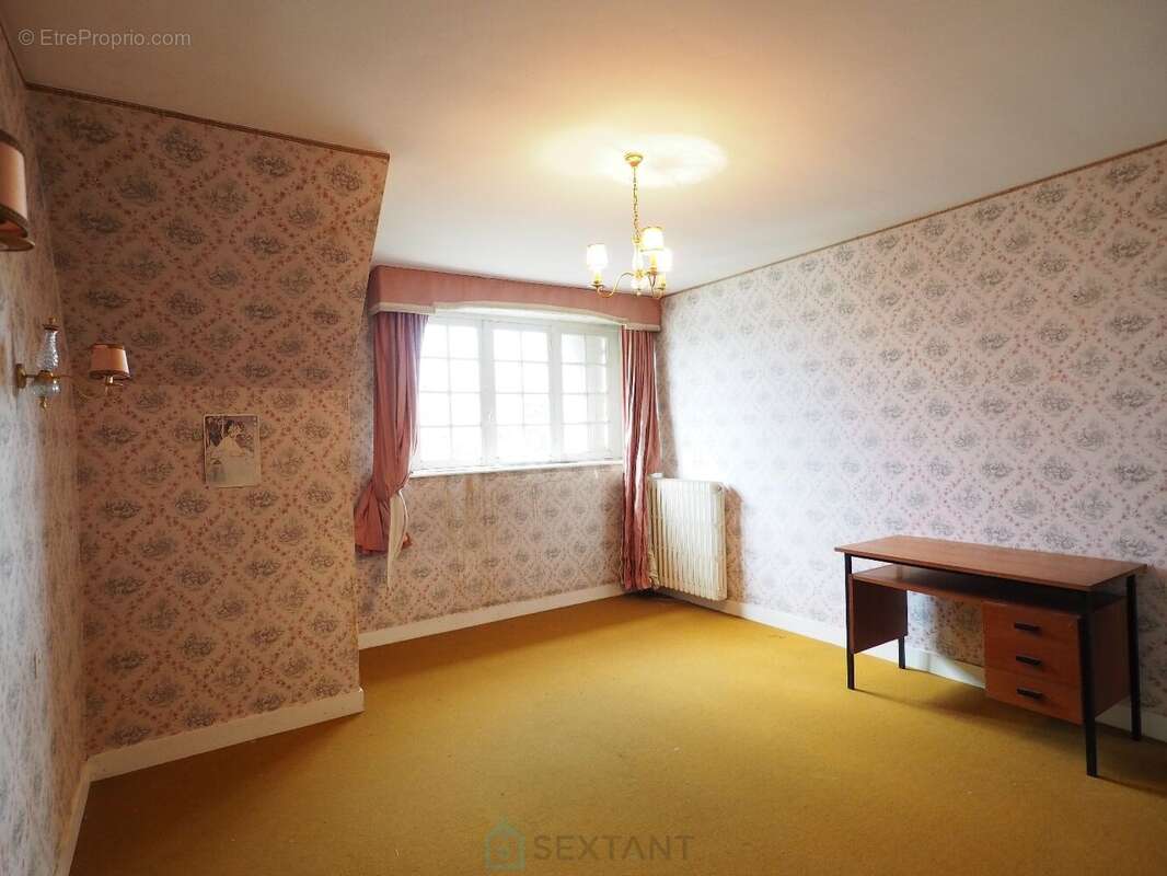 Maison familiale ou immeuble de rapport + Longère à rénover + Hangar fermé environ 160 m² - photo 7