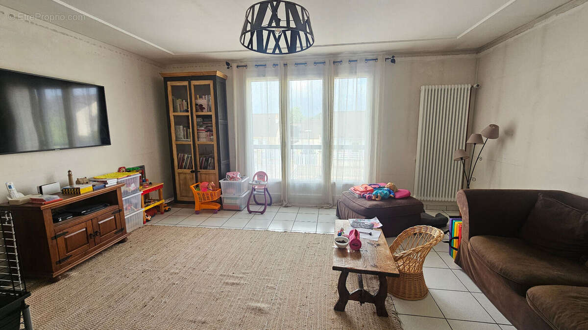 Maison à LA VILLE-AUX-DAMES