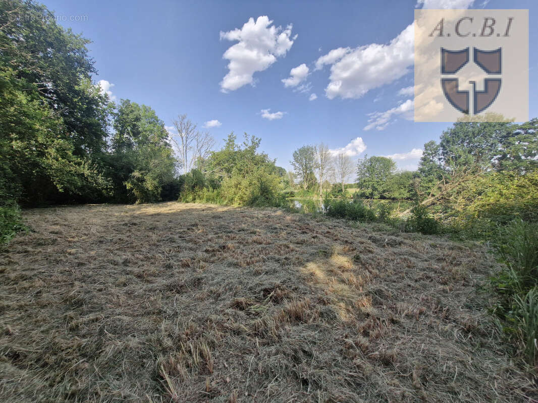 Terrain à PEZOU