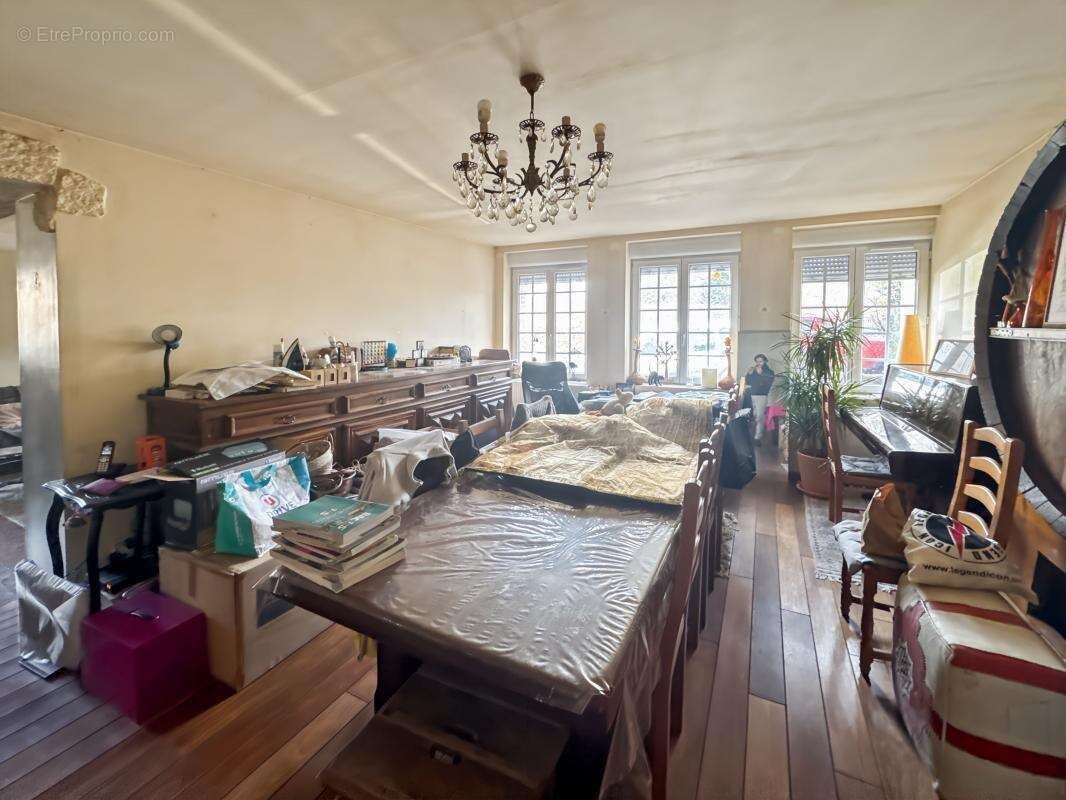 Maison à SAINT-ETIENNE-LA-THILLAYE