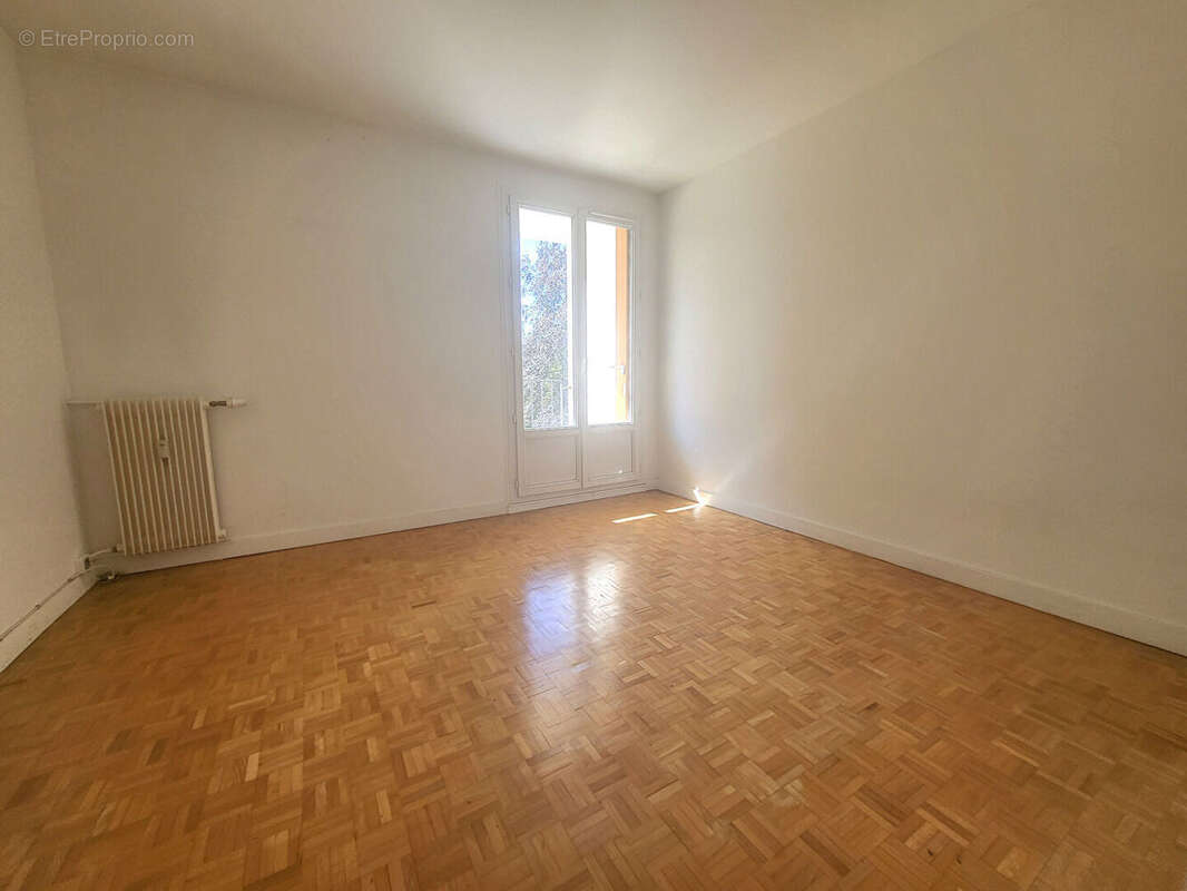 Appartement à LES CLAYES-SOUS-BOIS