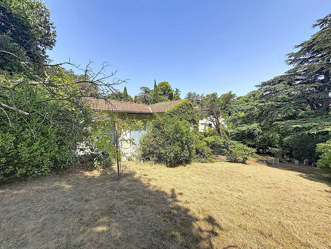 Havre de paix proche avignon - maison à fort potentiel avec dépendance - photo 12
