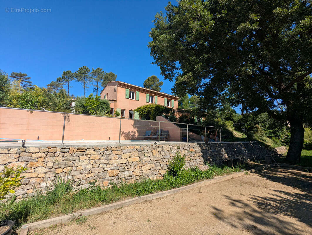 Maison à VILLECROZE