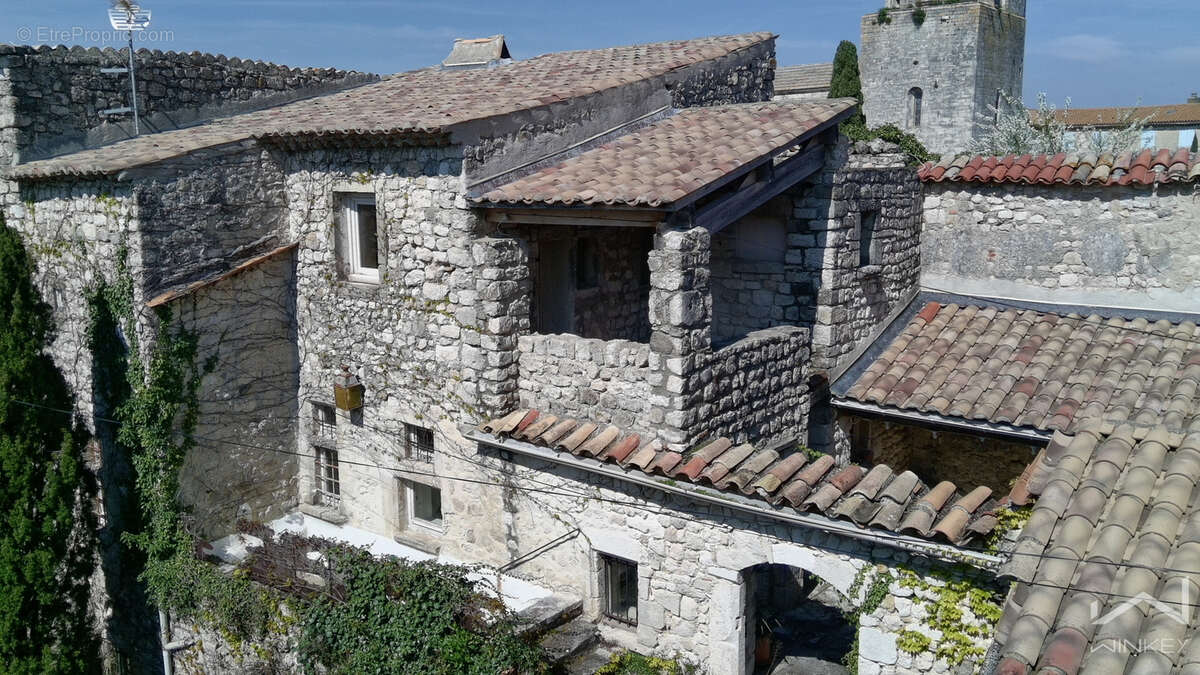 Maison à LA GARDE-ADHEMAR