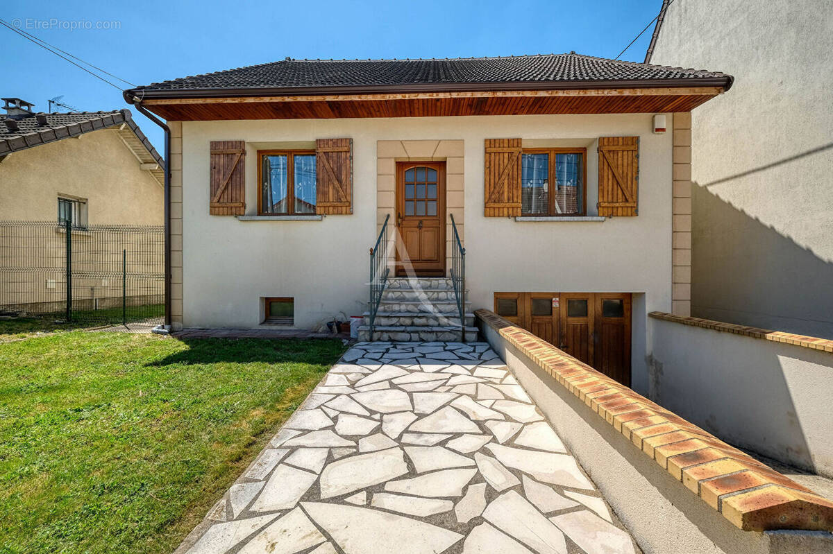 Maison à TREMBLAY-EN-FRANCE