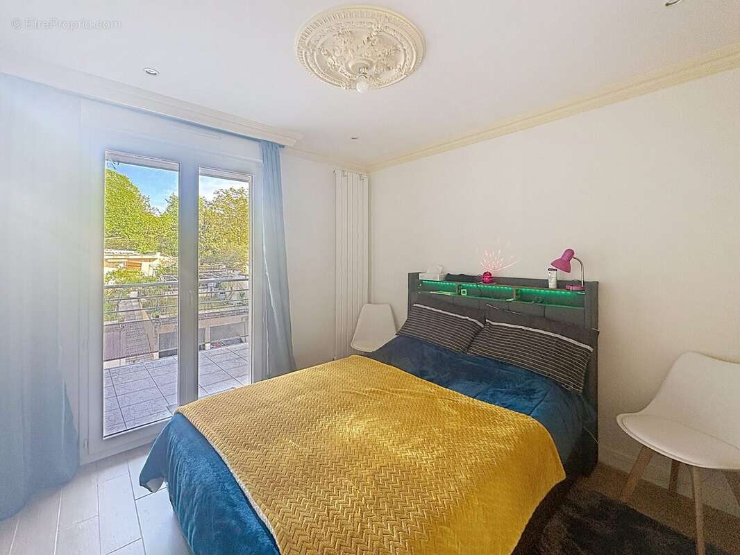 Appartement à L'HAY-LES-ROSES