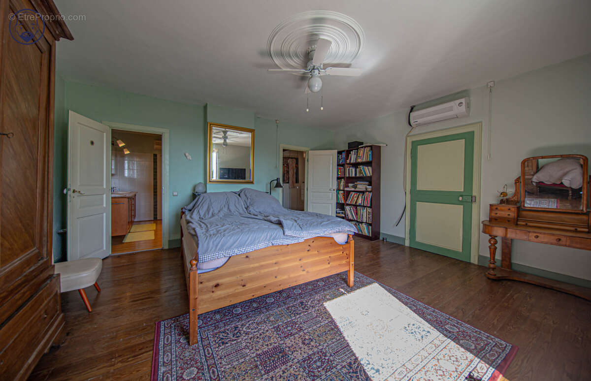 Maison de charme de 165 m2 avec dépendances - photo 16