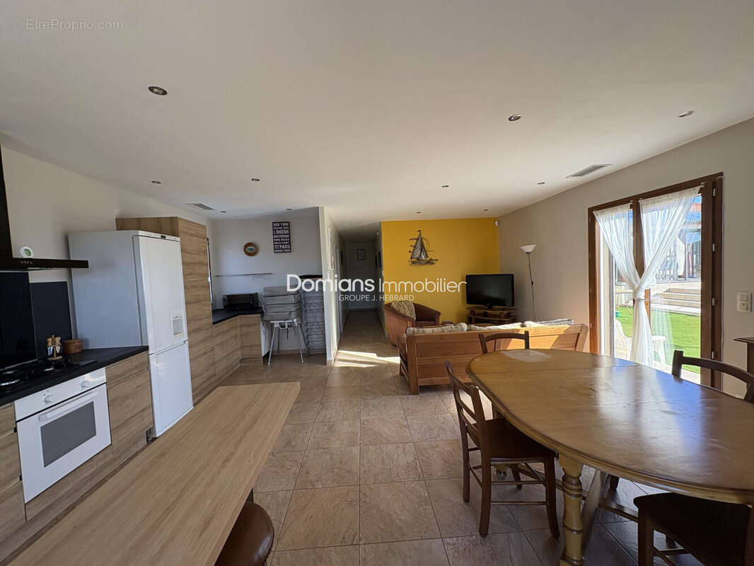 Maison 222 m² à Thuir  - photo 9