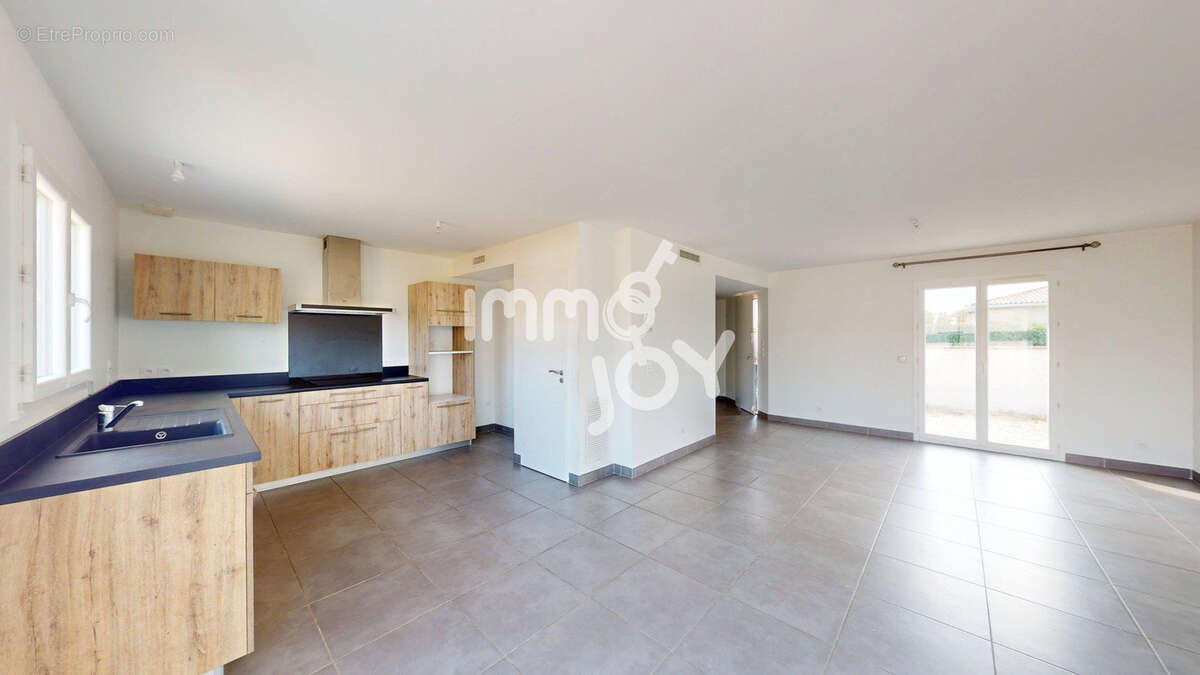 Villa 4 chambres 2017- 105 m2 habitable Terrain 445m2 - Suite parentale RDC - Garage - photo 7