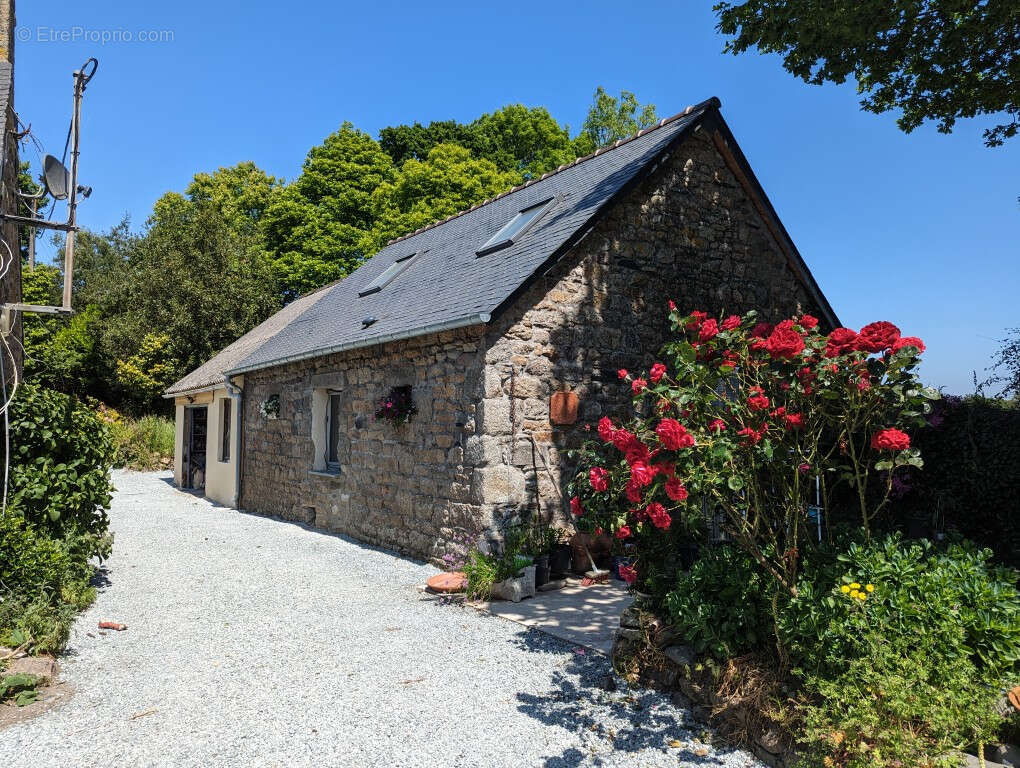 Maison à MAEL-CARHAIX