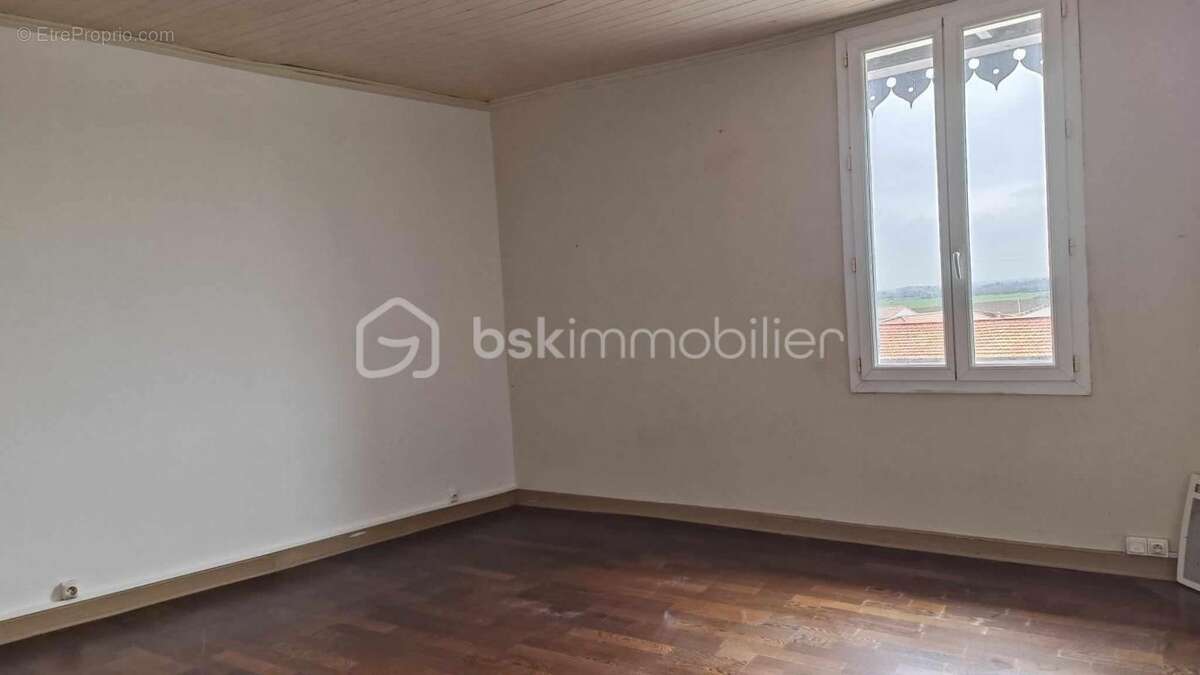 Appartement à VIRAZEIL