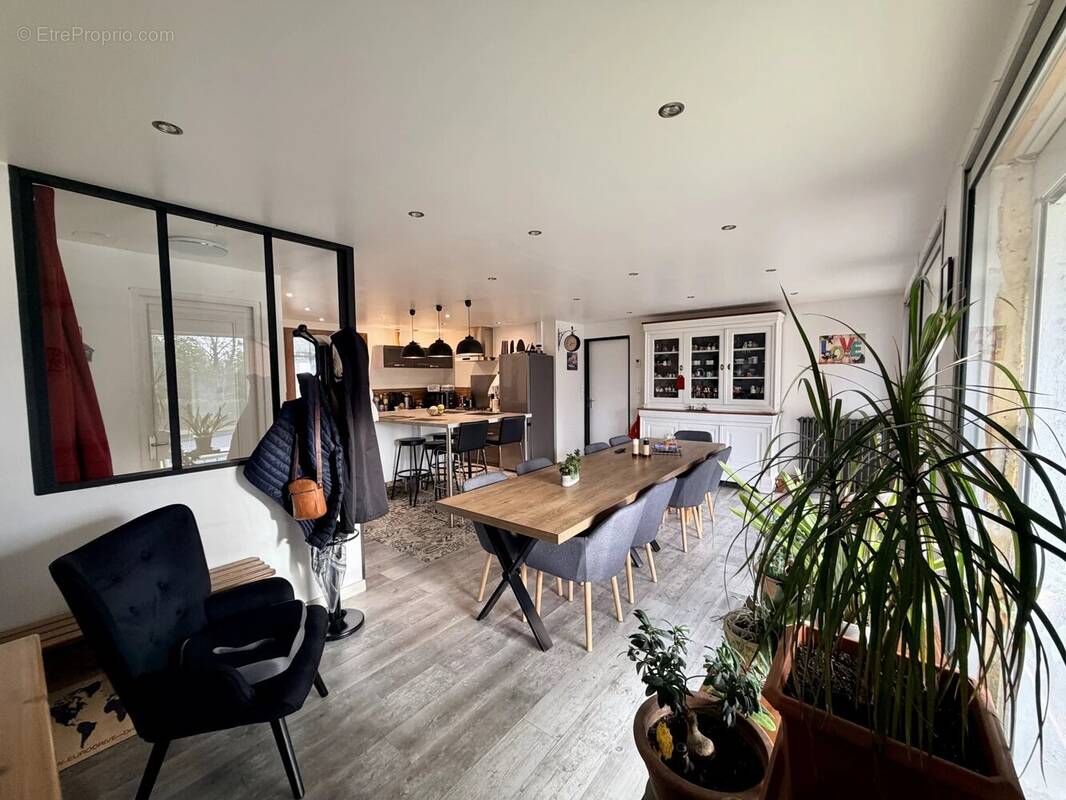 Grande maison dans Bernay - 5-6 chambres - plus de 200m2 d'espace - sous-sol/carport - 808m2 - photo 3
