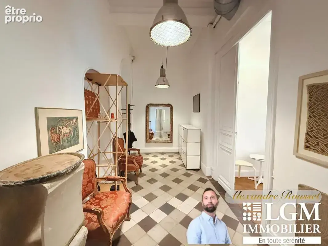  Appartement de caractère de 115 m² avec terrasse – Au cœur du centre historique de Nîmes - photo 4