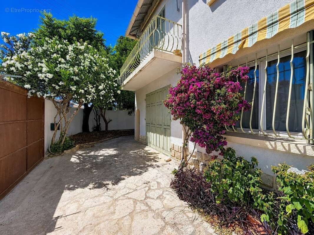Maison familiale de 138 m² avec jardin – Beaumont - photo 2