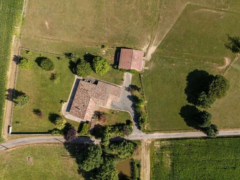 Maison à vendre 8 pièces proche de CHATILLON-SUR-CHALARONNE(01) - photo 5