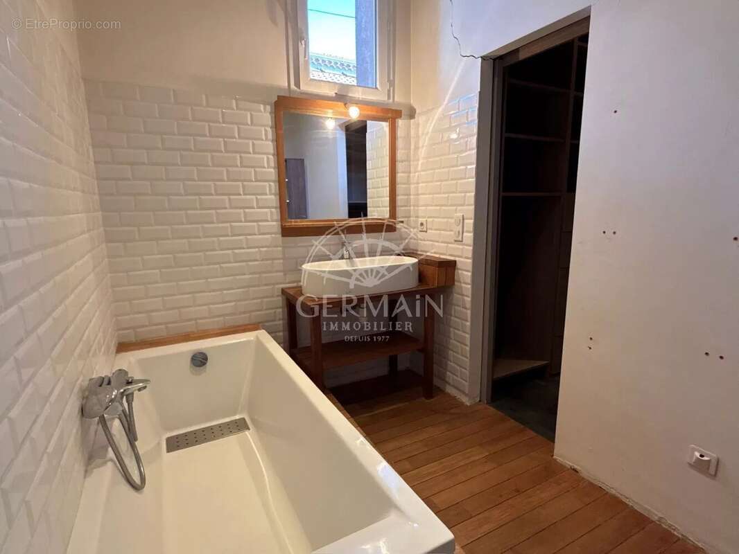 Maison à L'ISLE-SUR-LA-SORGUE