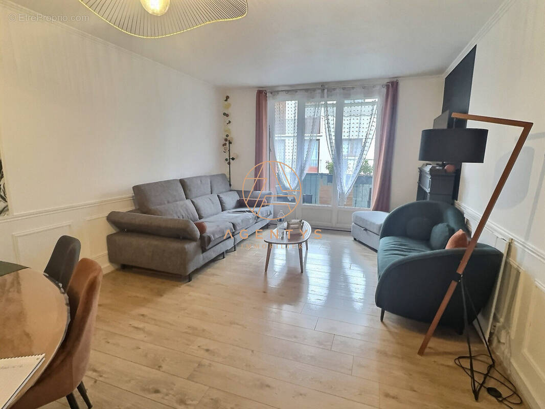 Appartement à SAINT-MAUR-DES-FOSSES
