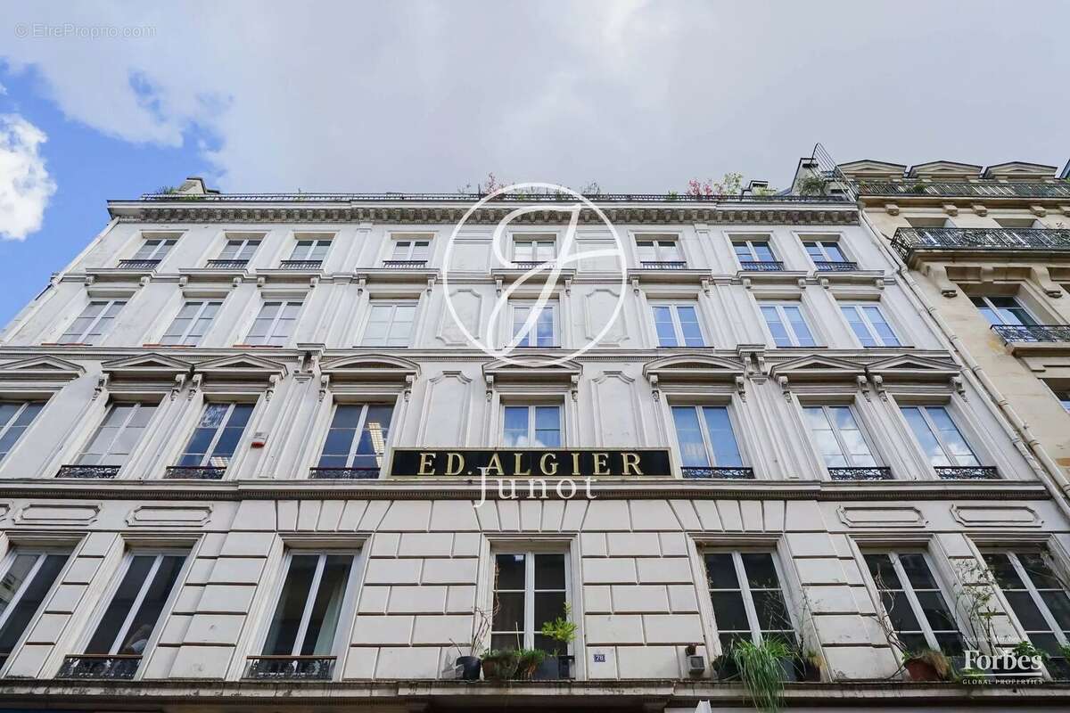 Appartement à PARIS-3E