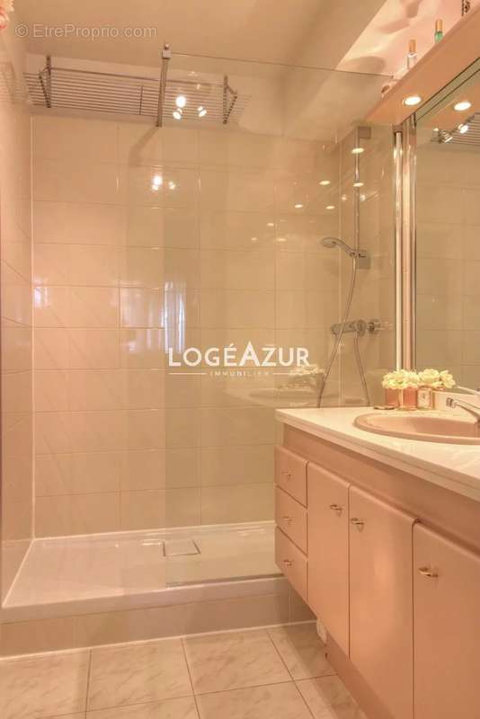 Appartement à VALLAURIS