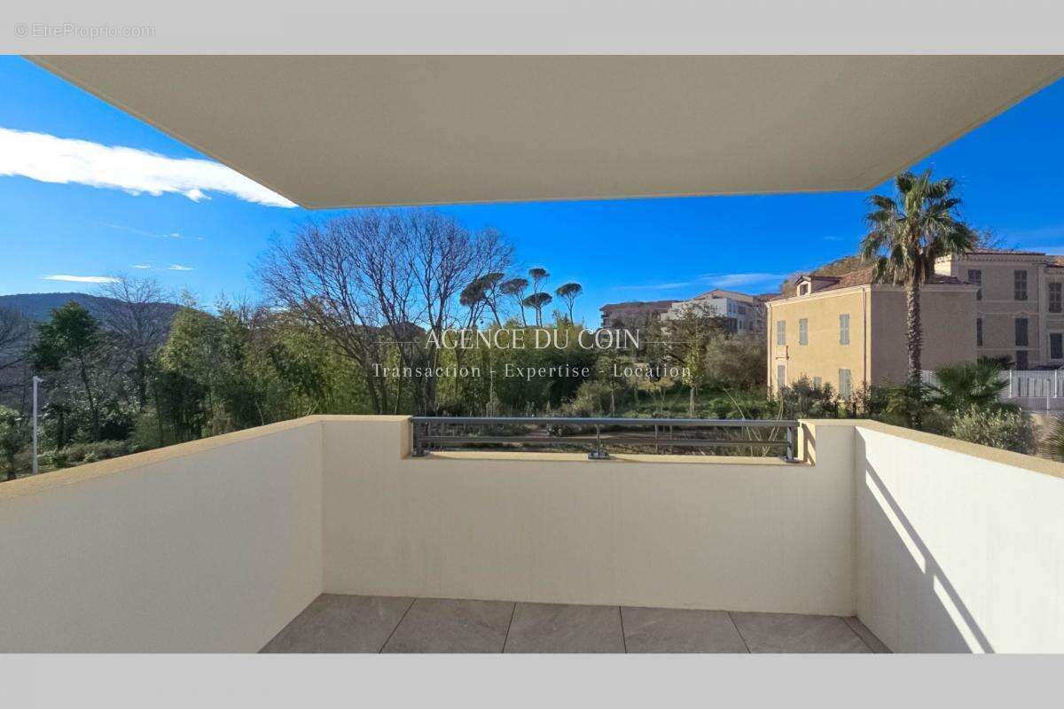 Appartement à LE MUY