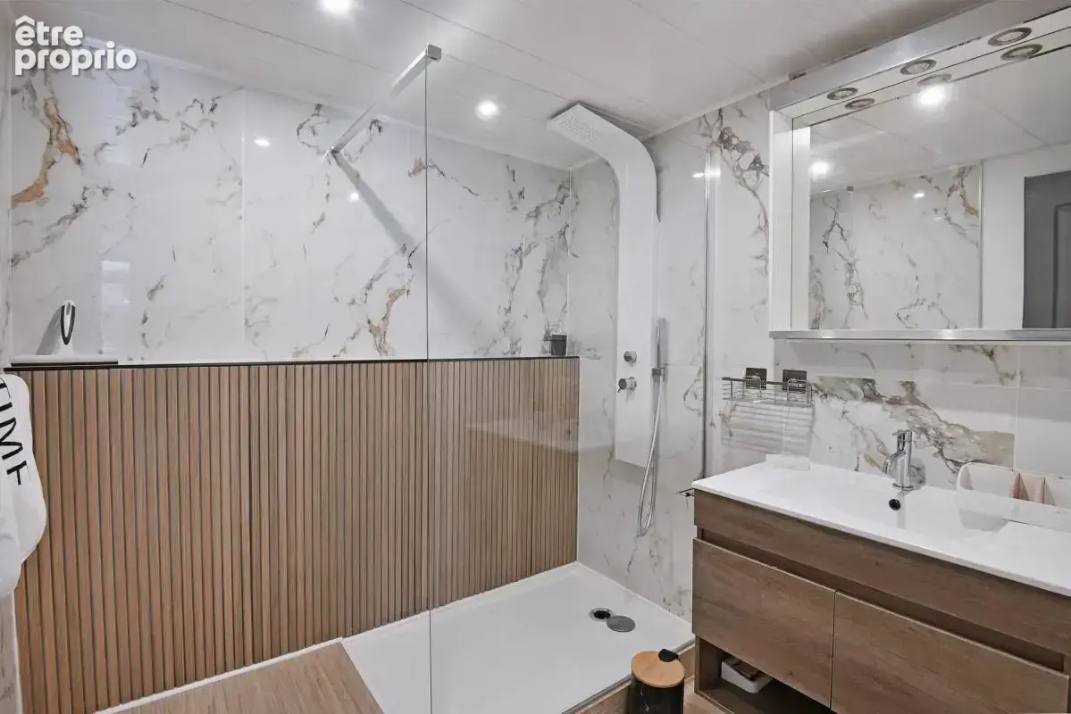 Maison de 5 pièces de 104 m² à Saint-Julien-les-Rosiers - photo 17